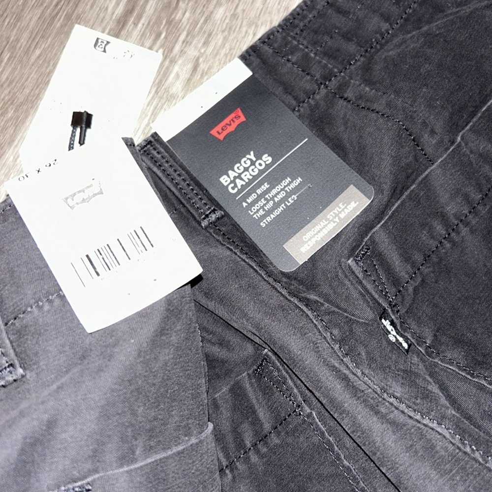 Levi’s Premium Baggy Cargo pants - Picture 9 of 13